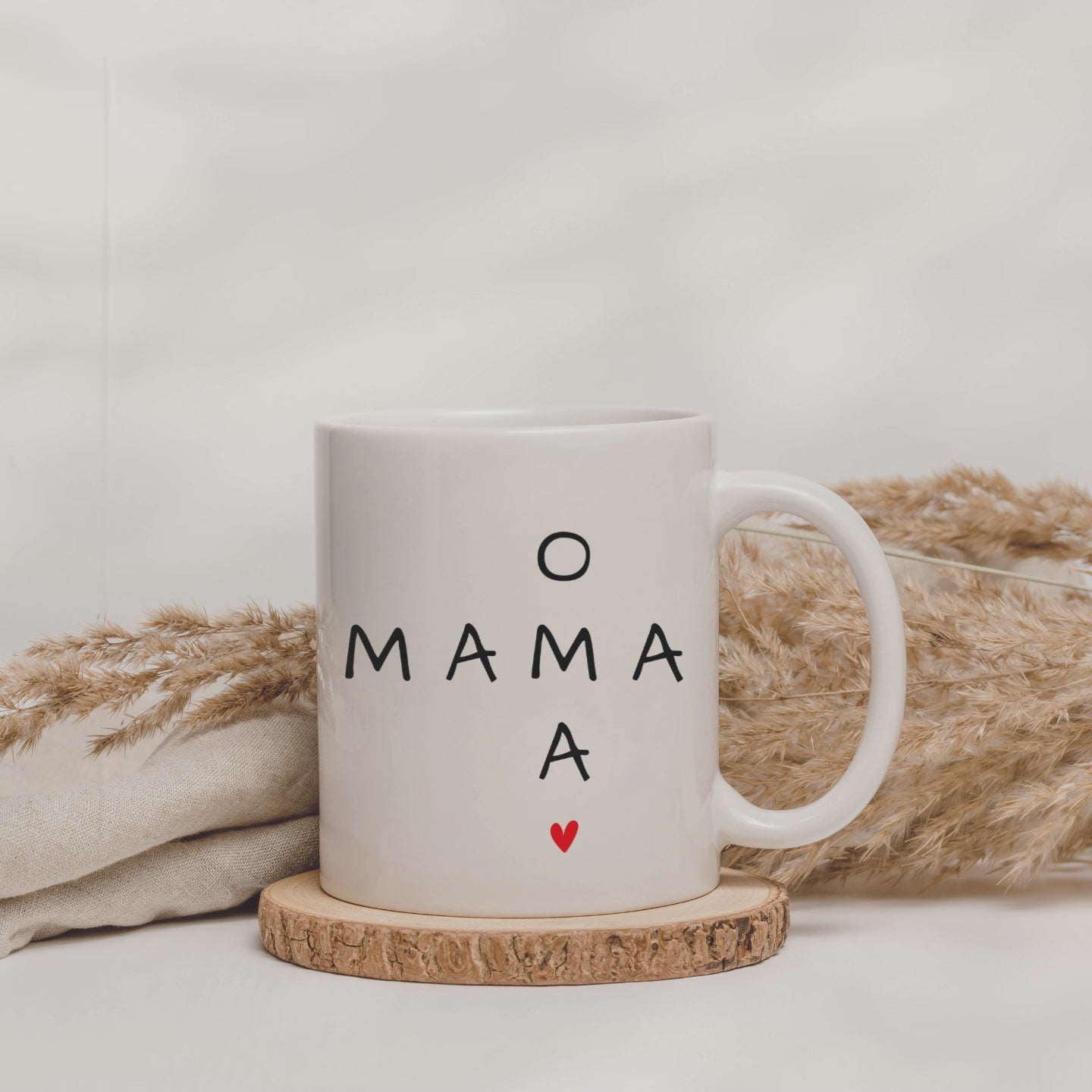 Tasse mit einem Kreuzworträtsel "Mama / Oma"